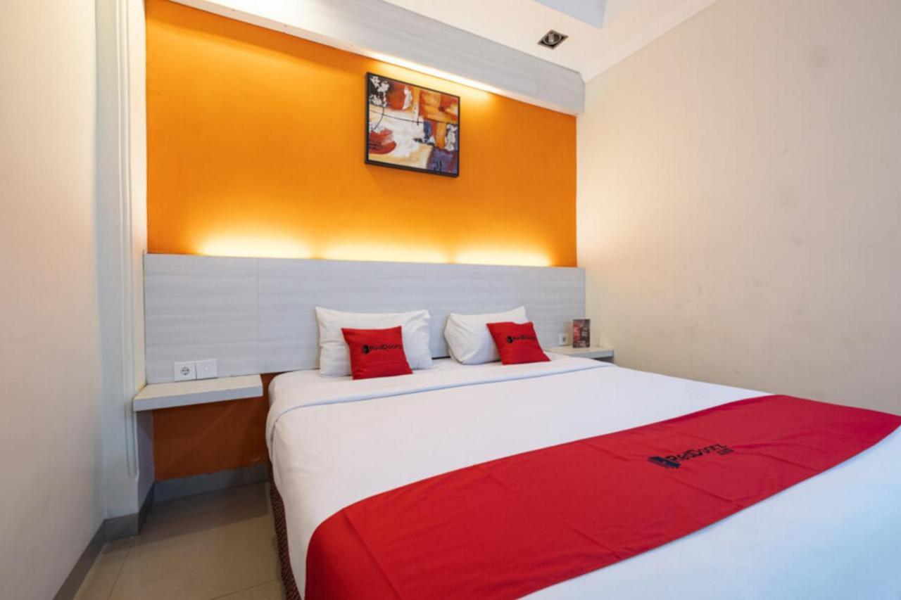 Reddoorz Plus @ Hotel Alden Макасар Экстерьер фото