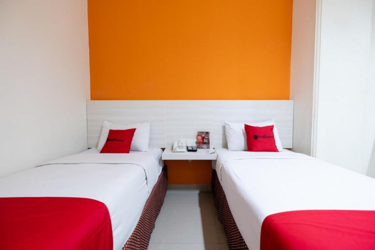 Reddoorz Plus @ Hotel Alden Макасар Экстерьер фото