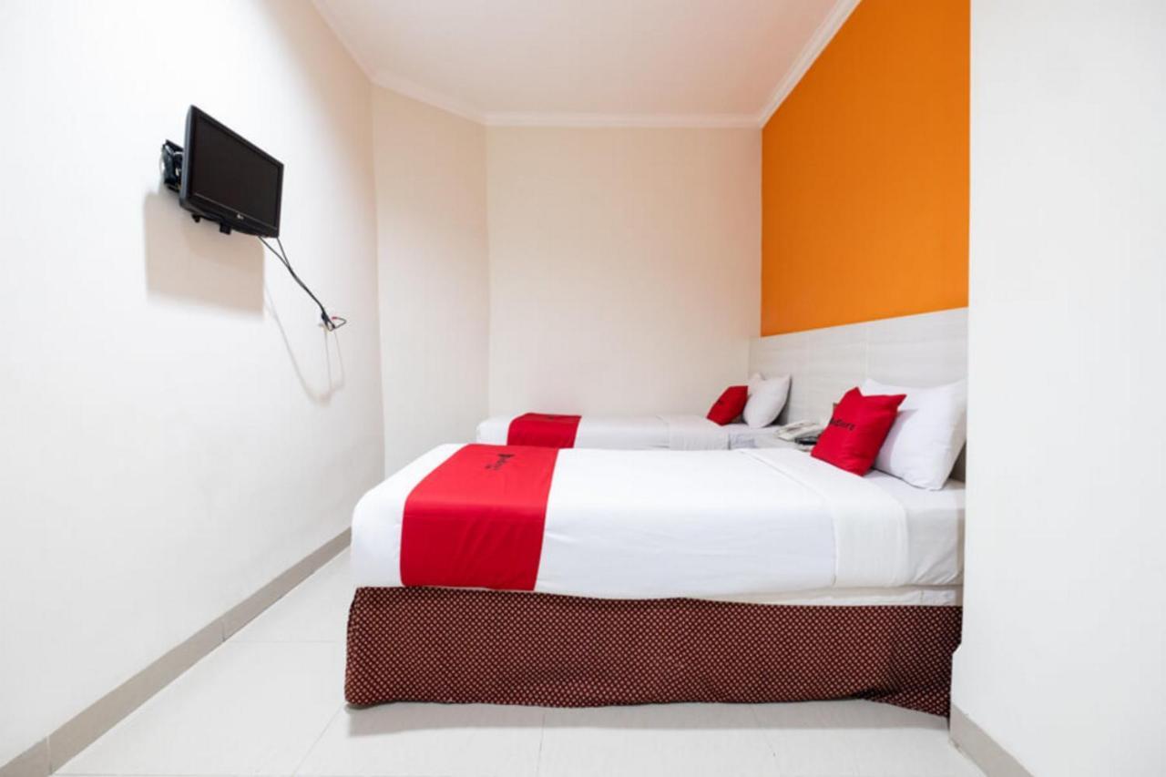 Reddoorz Plus @ Hotel Alden Макасар Экстерьер фото