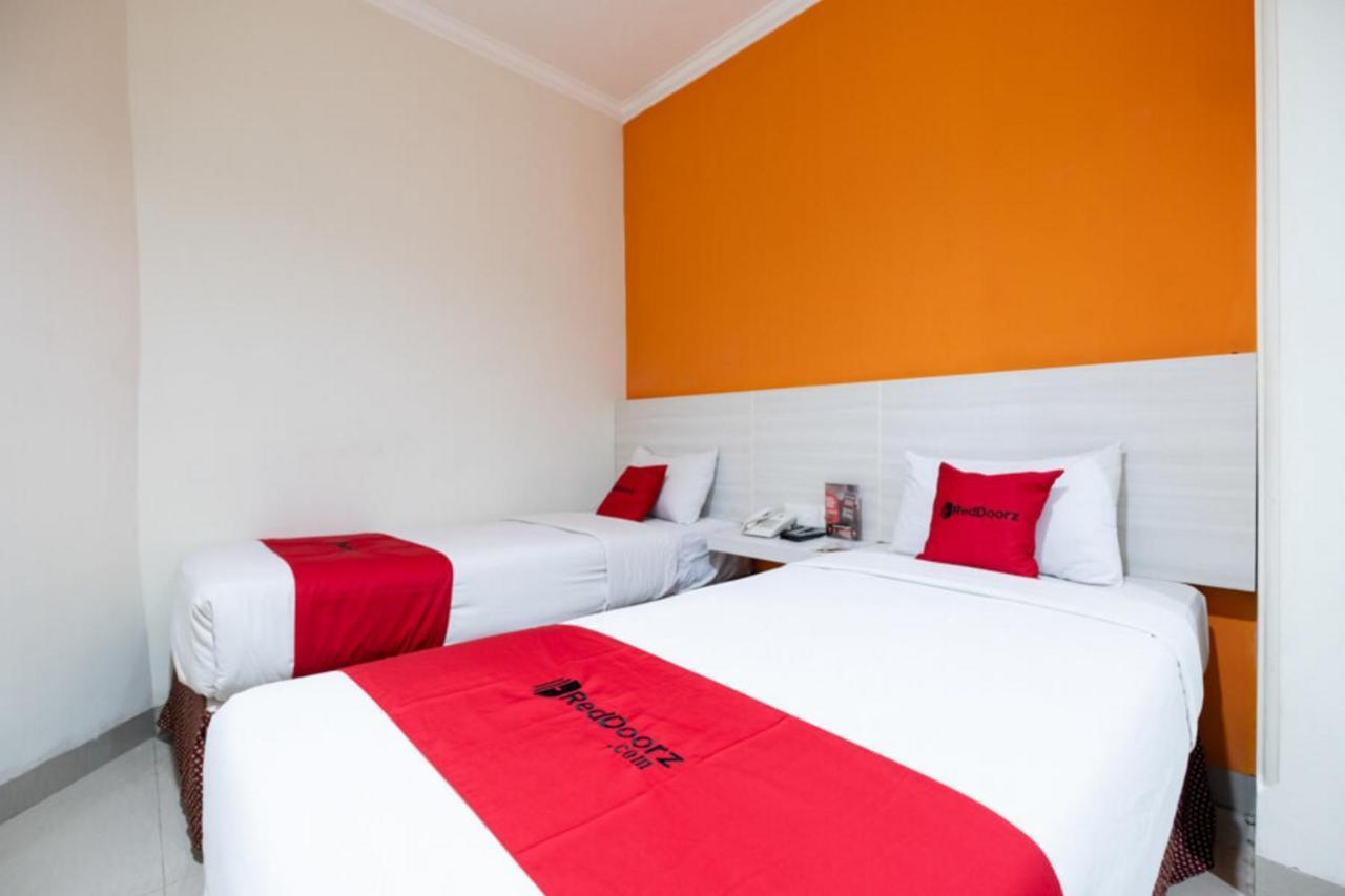 Reddoorz Plus @ Hotel Alden Макасар Экстерьер фото