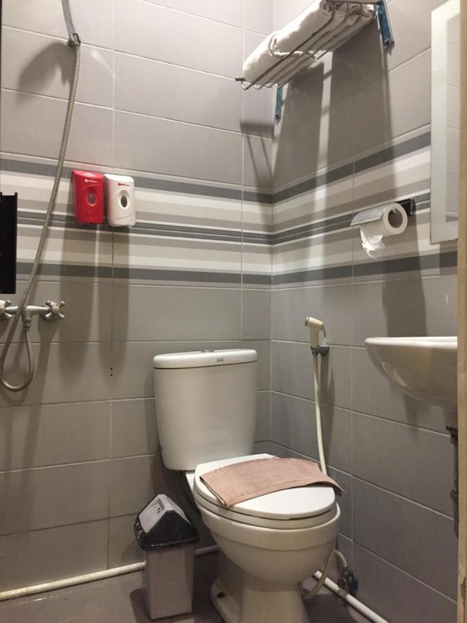Reddoorz Plus @ Hotel Alden Макасар Экстерьер фото