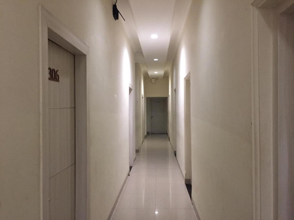 Reddoorz Plus @ Hotel Alden Макасар Экстерьер фото